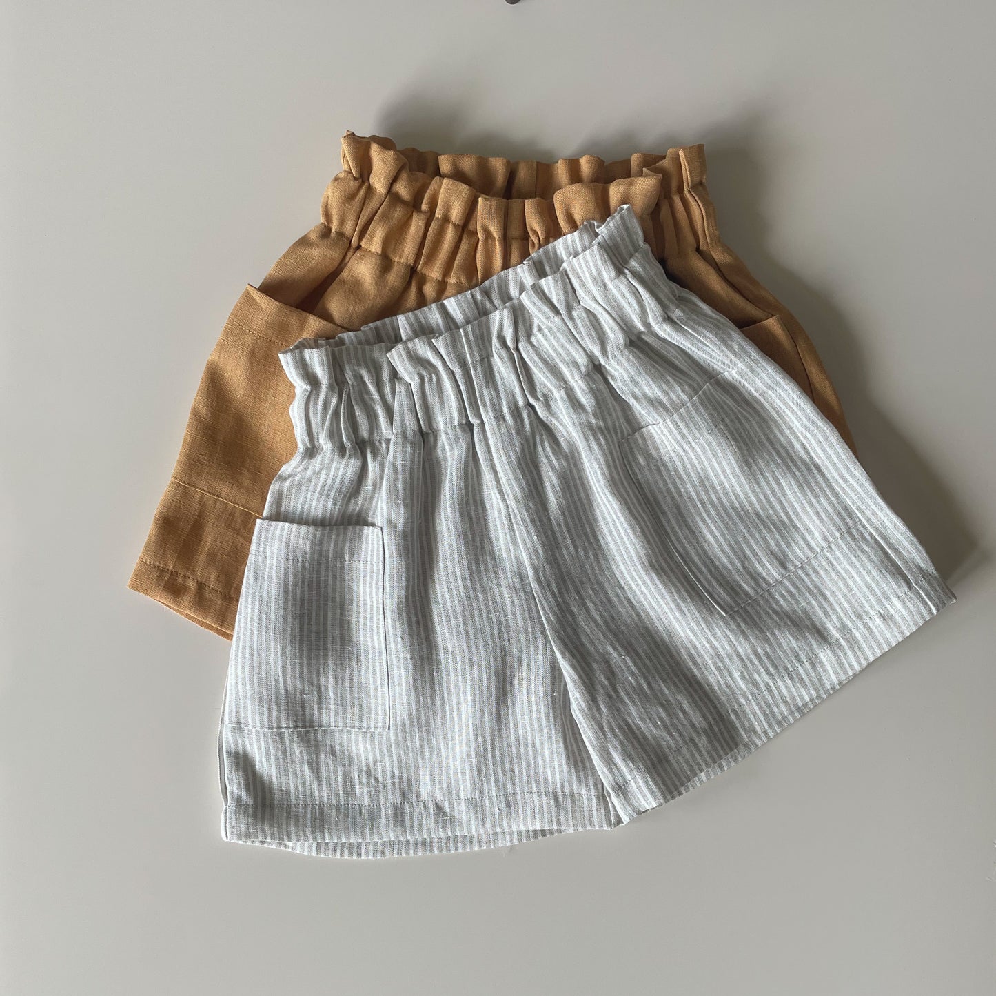 Bukseskjørt i lin - jente 1-6y | carmel