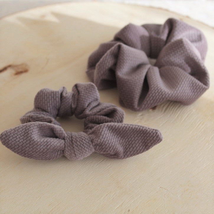 Scrunchie velvet, dark purple grey