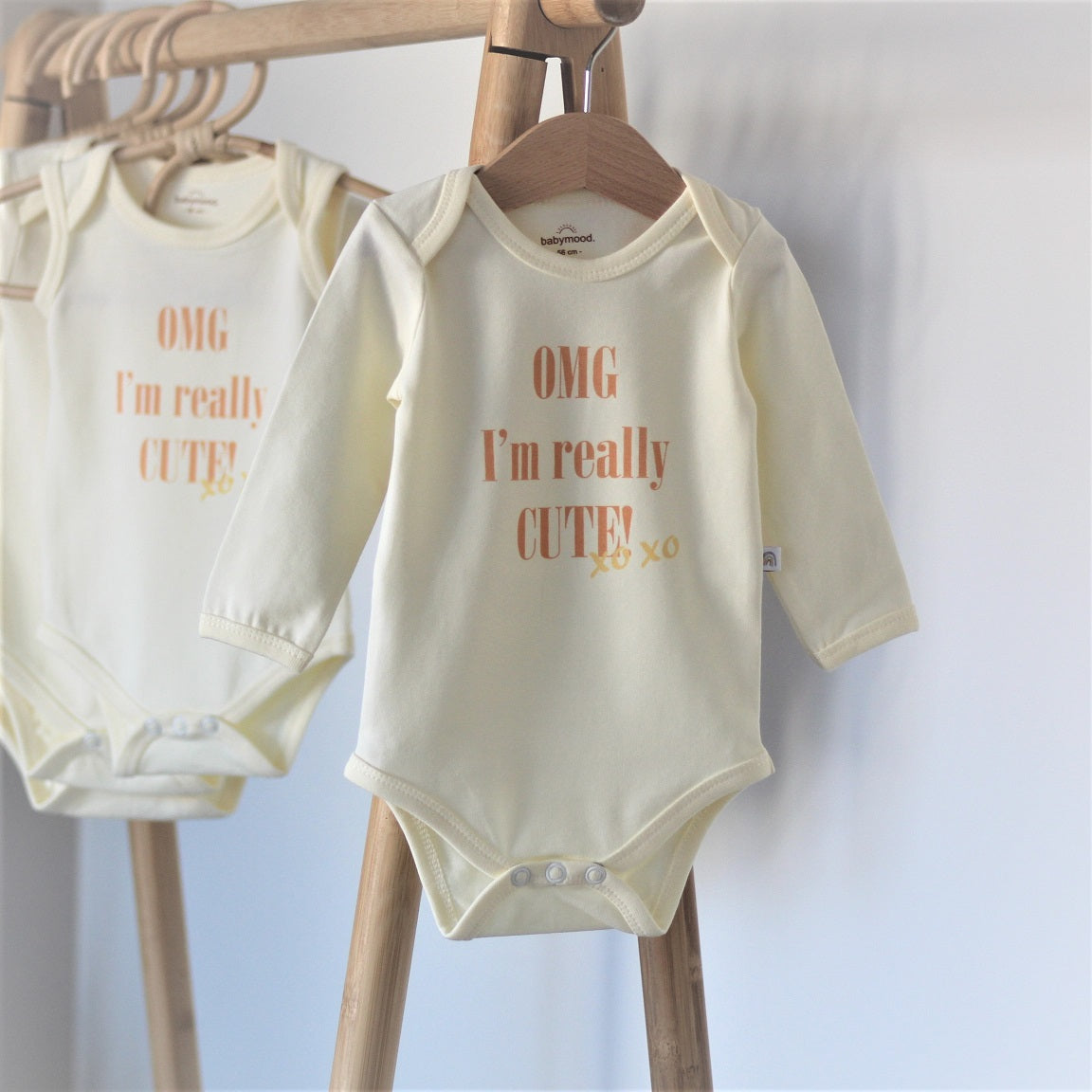 Body I'm really cute | with long sleeves