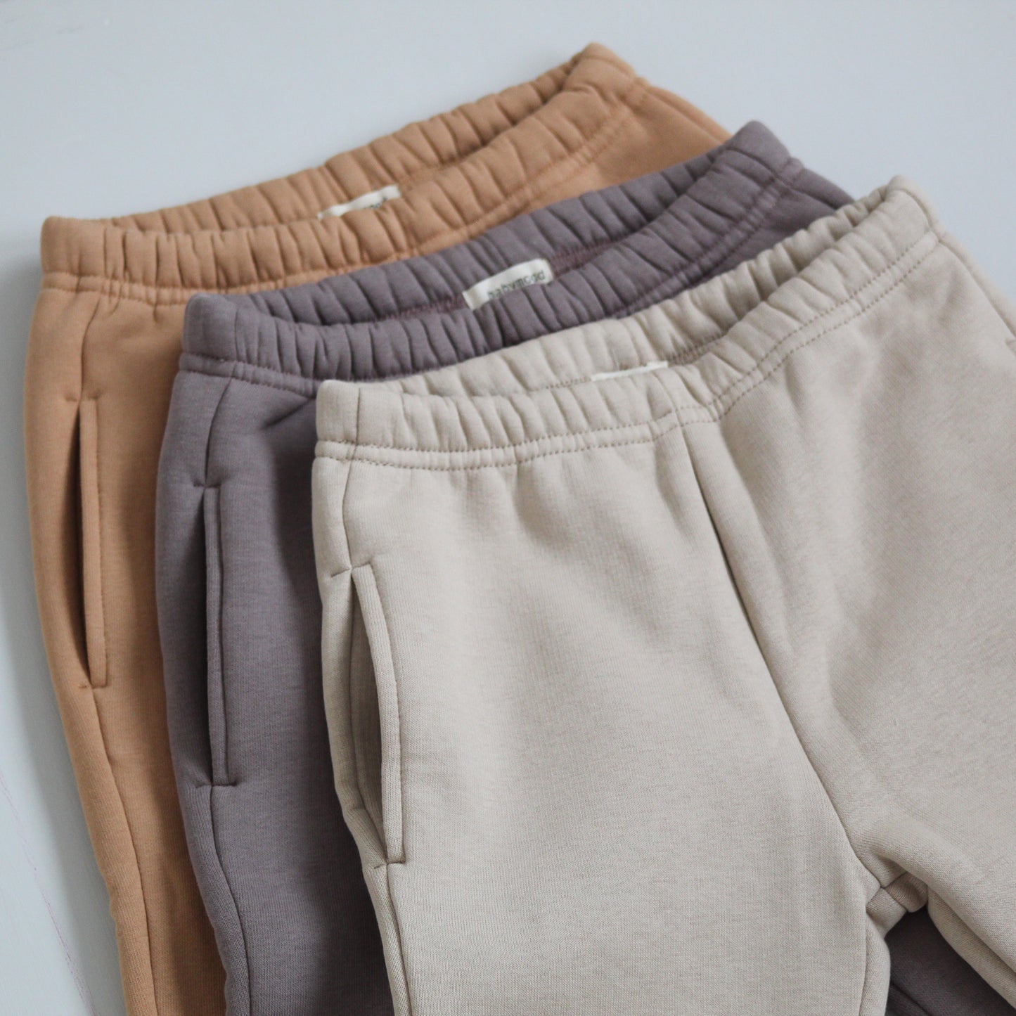 Joggers, cappuccino