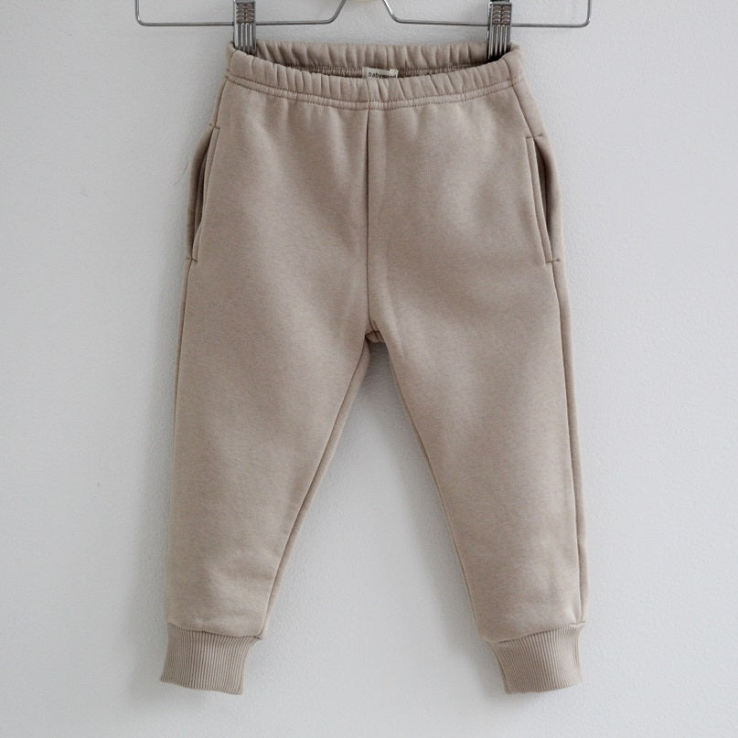 Joggers, cappuccino