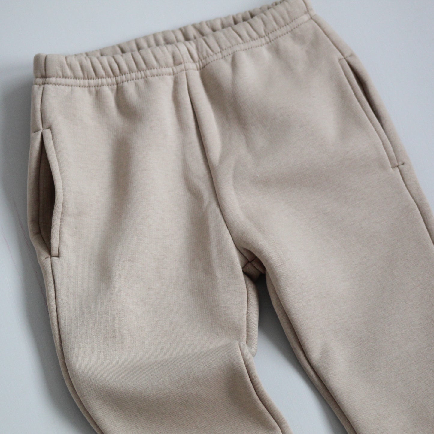 Joggers, cappuccino