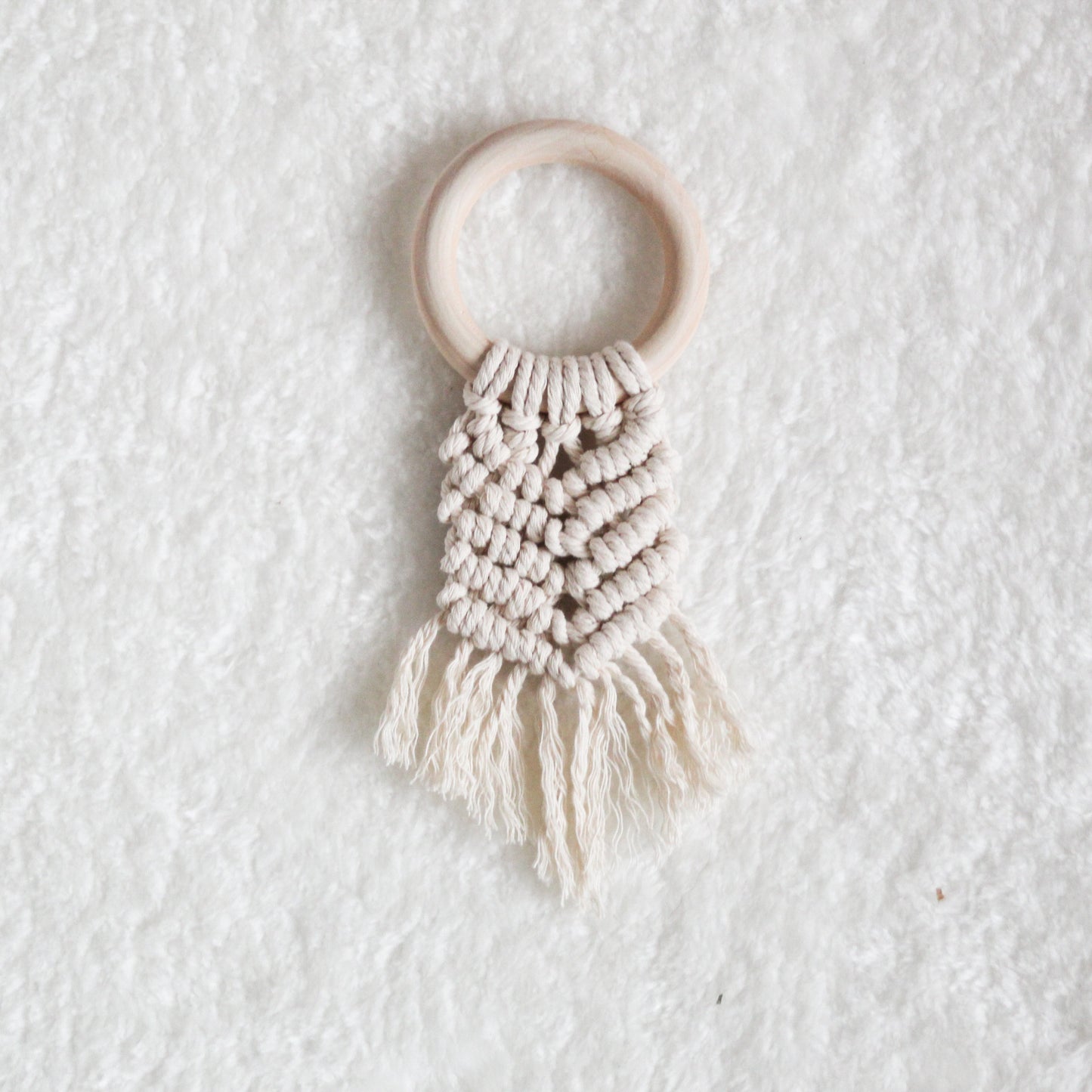 Biting toy with macrame | Tree ring