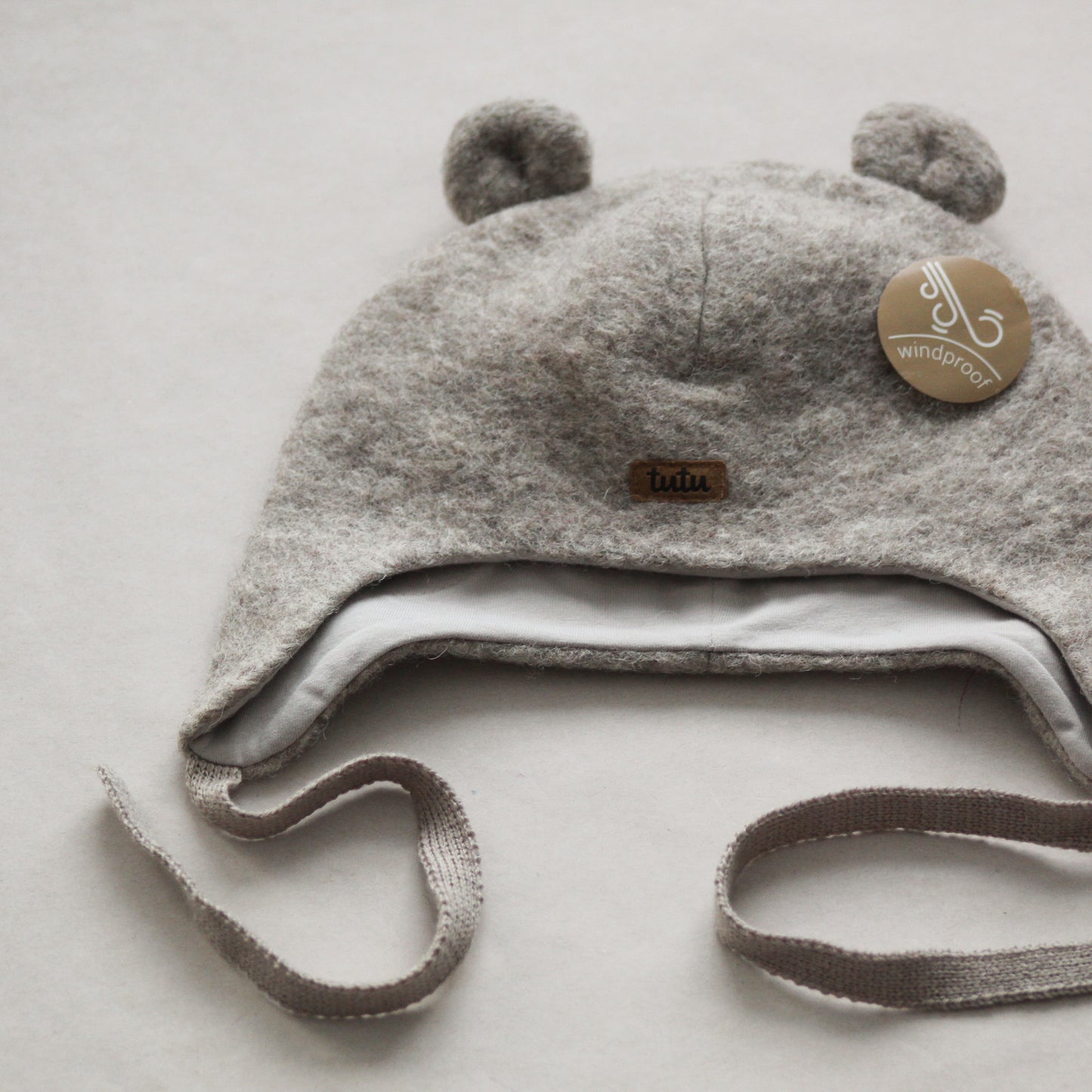 Wool hat with tie and ears | grey-beige